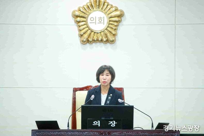 제232회 제1차 정례회 3차 본회의 진행중인 김경희 의장.
