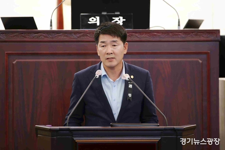 화성시의회 하반기 의장으로 선출된 배정수 의원이 인사말을 하고 있다.
