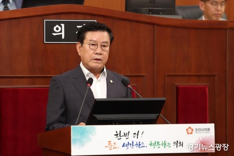 제9대 하반기 오산시의회 의장으로 당선된 이상복 오산시의원.