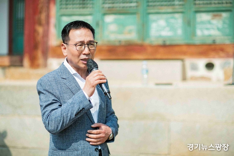 축사하는 정흥범 화성시의회 부의장.