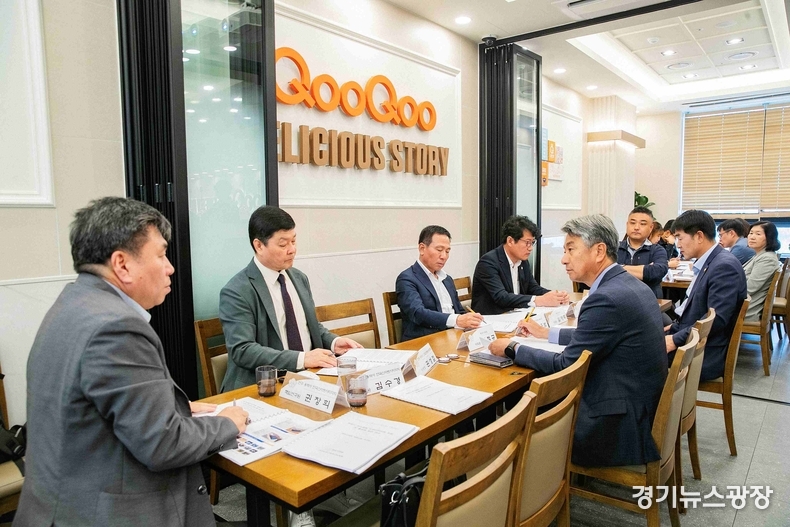 최종보고 설명 및 질의 응답 모습.