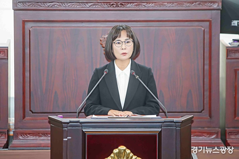 위영란 화성시의회 문화복지위원회 의원(더불어민주당)은 11일 제237회 화성시의회 2차 정례회 제1차 본회의에서 5분발언을 하고 있다.