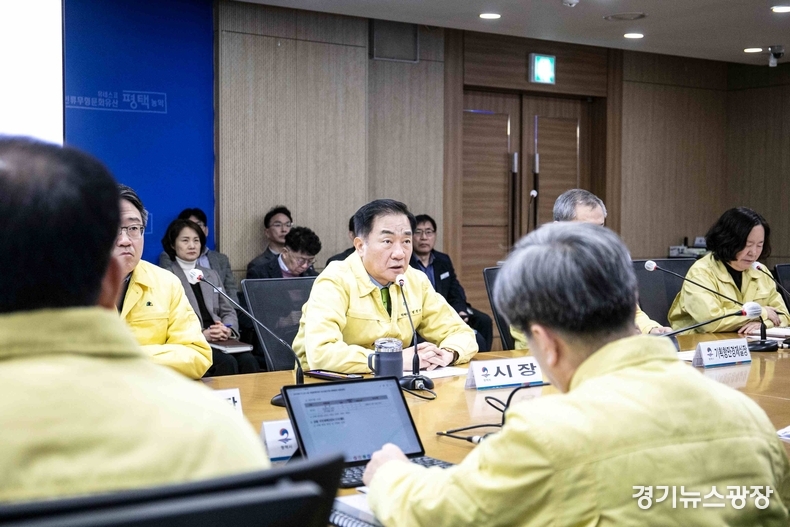평택시는 대통령 탄핵 이후 가동하기로 했던‘지역안정대책반’을 9일부터 운영한다. 정장선 시장이 긴급 회의를 주재하고 있다.