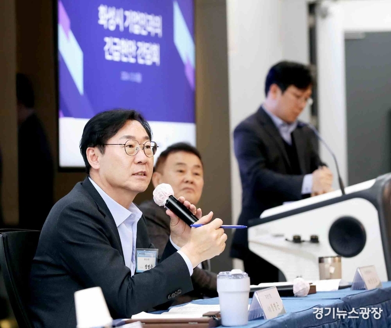 정명근 시장이 지역경제 활성화와 기업 성장 전략을 위한 기업 대표와의 긴급현안 간담회를 열고, 경제 여건 불확실성 증가에 따른 구체적인 대응 방안 및 지원책을 논의했다.