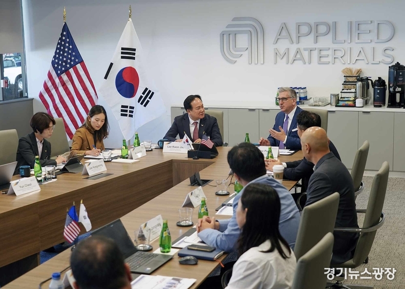 지난 9월9일 이권재 오산시장이 미국 서니베일 어플라이드 머티어리얼즈서 투자유치 설명회를 진행하고 있다.