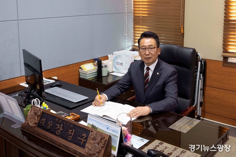 강정구 평택시의회 의장.