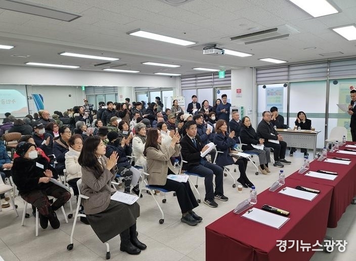 오산시의회, 오산종합사회복지관 칠복센터, 세교2지구 7단지 임차인대표회의 등이 참여한 가운데‘세교2지구 7단지 입주민의 생활 인프라 확장을 위한 주민공청회’를 개최했다.