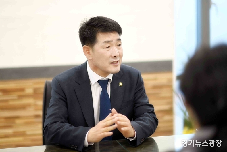 동탄경찰서를 방문한 배정수 의장.