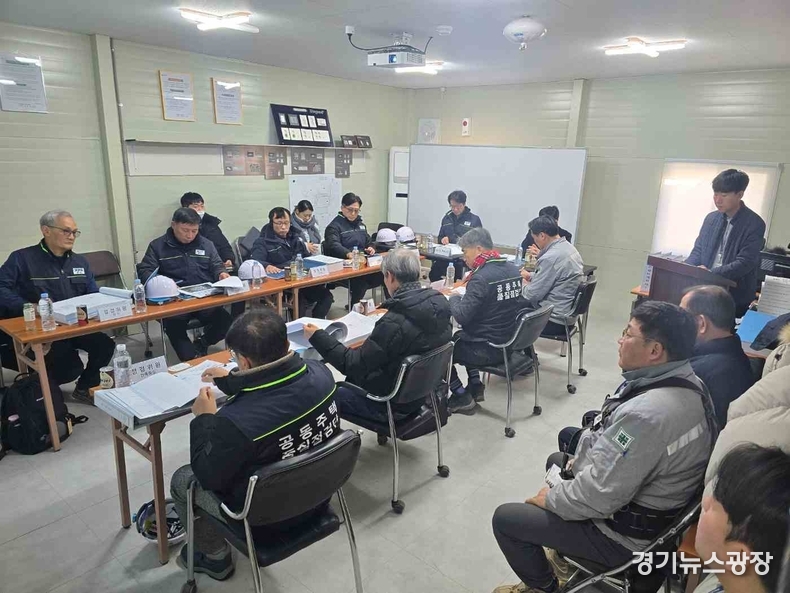 오산시가 세교2지구 A8블럭에서 건설 중인 민간아파트 현장을 대상으로 경기도와 합동으로 공동주택 품질검수단 점검을 실시했하고 있다.