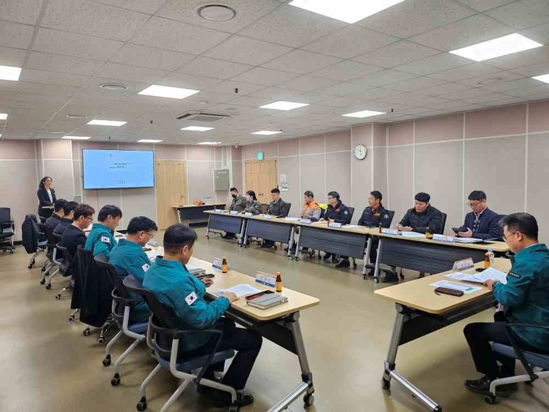 안성시는 봄철 산불조심기간을 맞아 산불재난 관련 관계기관 회의를 개최하고, 산불 예방을 위한 총력 대응 방안을 논의하고 있다.