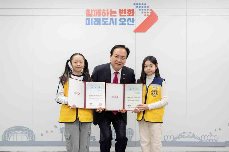 오산시는 오산시장 집무실에서 2025년 어린이 안전히어로즈 대원을 위촉했다.