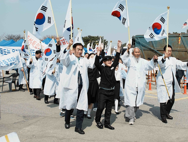 평택시는 9일‘평택 3.1 독립만세운동’106주년 기념식을 첫 발상지였던 평택시 현덕면 권관리 평택 3.1운동 기념광장에서 개최했다.