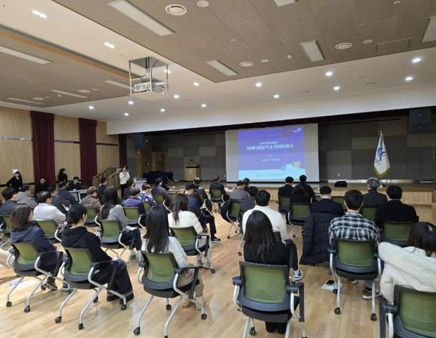 군포시 치매안심센터는 공공 및 유관기관 직원을 대상으로 치매파트너 교육을 확대 실시해 지역 내 치매에 대한 올바른 인식 확산과 치매 친화적 환경 조성에 나선다.