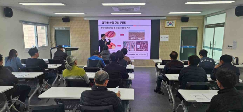 안성시농업기술센터(소장 이상인) 중부농업기술상담소는 신품종 줄기채소용 고구마 ‘통채루’ 재배기술 교육을 실시했다.