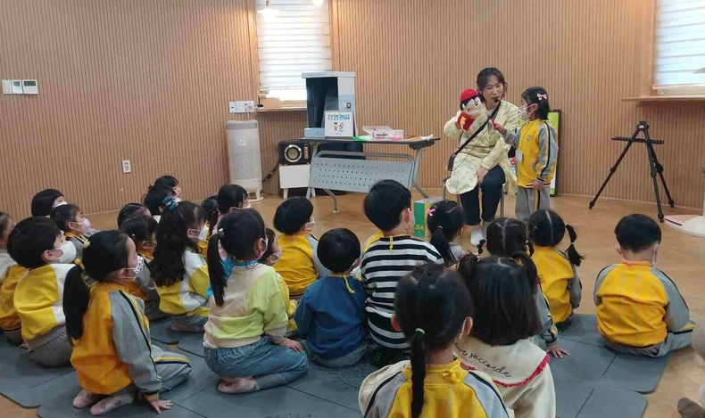 오산시보건소 건강생활지원센터는 올해부터 보건교육과 초평마을 건강이음터 견학을 함께하는 ‘오~키즈 찾아오는 건강교실’사업을 시행한다.
