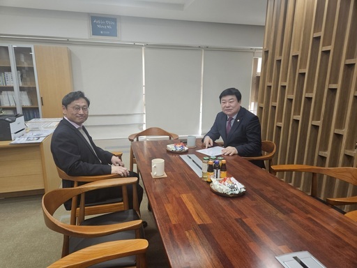 이병길 경기도의원은 도의회 북부분원에서 오후석 행정2부지사와 정담회를 갖고 경기북부특별자치도 설치 추진 현황과 경기북부 대개조 프로젝트 진행 상황을 점검했다.