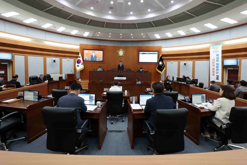 오산시의회(의장 이상복)가 본회의장에서 열린 제292회 임시회 제2차 본회의를 끝으로 5일간 의사일정을 모두 마무리했다.