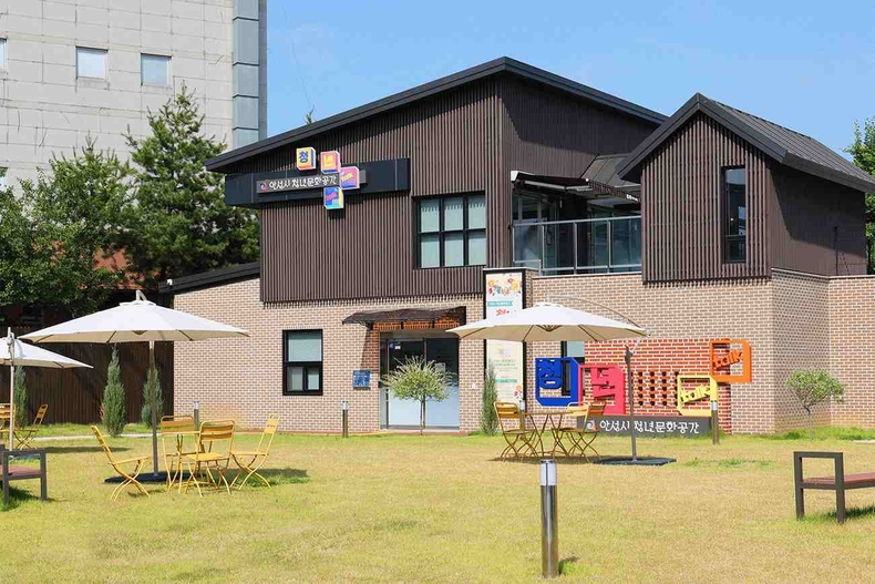 경기도가 추진하는‘2025년 생활밀착형 청년공간 운영’공모사업에 안성시가 2년 연속 선정됐다. 이에 따라 시는 총 2600만원(도비 100%)의 예산을 확보해 청년들의 문화·여가 활동을 지원할 계획이다..
