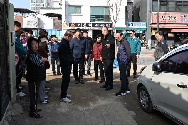 동두천시는 두 차례에 걸쳐 주민 불편 사항을 파악하고 적극적으로 개선하기 위해 현장 점검을 실시했다.