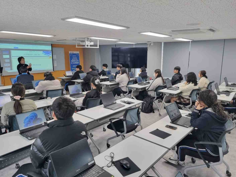 오산시가 4차 산업혁명과 디지털 대전환 시대에 대응해 창의적 미래 인재 양성을 위한‘2025년 학교연계 AI코딩 교육 사업’을 추진한다.