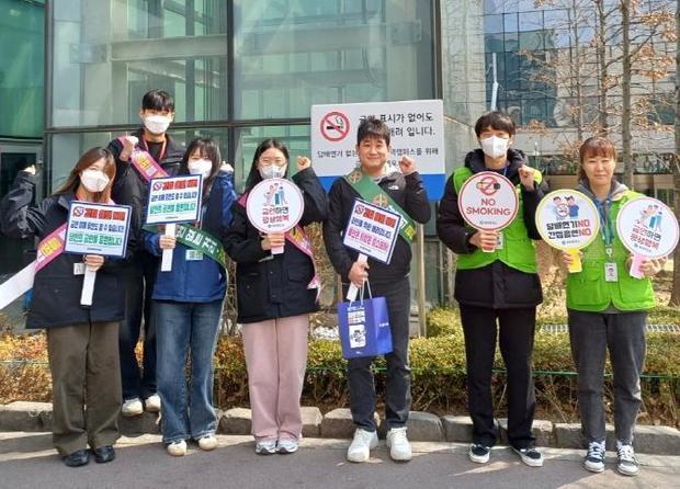 평택시는 삼성전자와 함께 고덕동 삼성전자 일대에서 간접흡연 예방 및 금연 환경 조성을 위한 합동 금연 캠페인을 가졌다.
