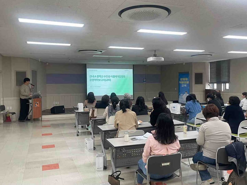 안성시보건소는 25일부터 26일까지 이틀간, 관내 어린이집·유치원 및 초·중·고등학교 보건·영양관리자 50여 명을 대상으로‘2025년 감염병 역량 강화 교육’을 실시했다.