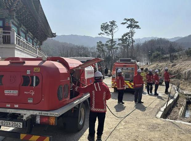 성남시는 전국적인 대형 산불 발생에 국가위기경보가‘심각’ 단계로 격상된 가운데 산불 예방과 대응 활동에 총력을 기울이고 있다.