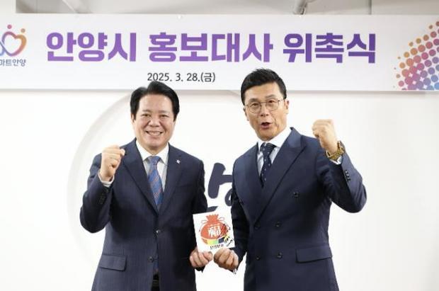 안양시가 배우, MC, 가수 등으로 활발한 활동을 펼치고 있는 이정용(56)을 홍보대사로 위촉했다.