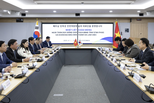 고영인 경기도 경제부지사는 경기도청에서 쩐 주이 동 베트남 빈푹성 인민위원장과 만나 양 지역 간 경제협력 강화 방안에 대해 의견을 나눴다.