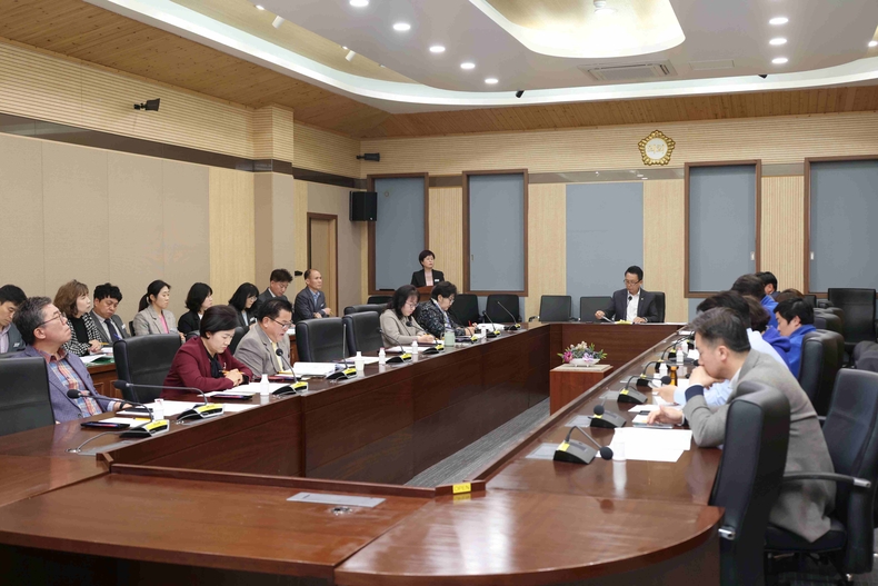 평택시의회는 최근 시의회 3층 간담회장에서 자체 안건 처리를 위한 4월 임시 의원간담회를 개최했다.