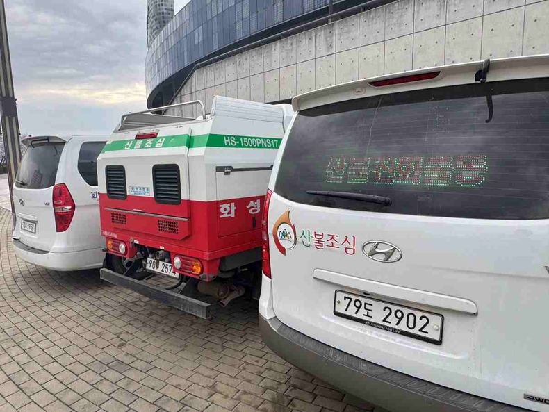 화성시 산불대응차량(왼쪽부터 출동차량, 진화차량, 현장지휘차량)