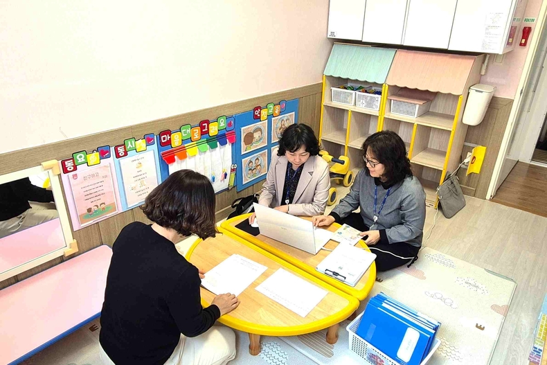 평택시 안중출장소는 평택시 서부지역 내 민간·가정 어린이집을 대상으로 ‘2025년 어린이집 정기 지도점검’을 실시한다.