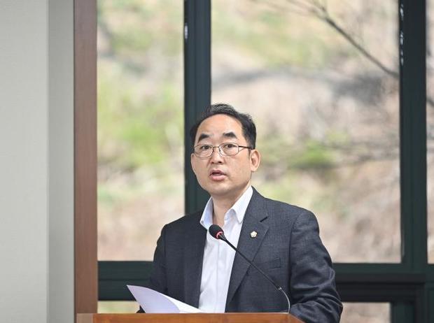 최유각 파주시의원이 발의한 '파주시 장애인 이동기기 수리 등 지원에 관한 조례 전부개정조례안'을 제255회 임시회 자치행정위원회에서 원안가결 했다.