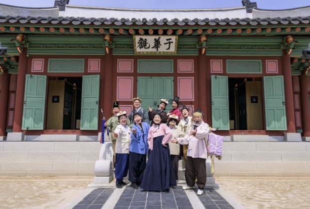 수원시와 수원문화재단이 세계유산 수원화성에서 야간 문화체험 프로그램인 ‘수원화성 태평성대’를 5∼6월, 9∼10월 매주 금·토요일 운영한다.