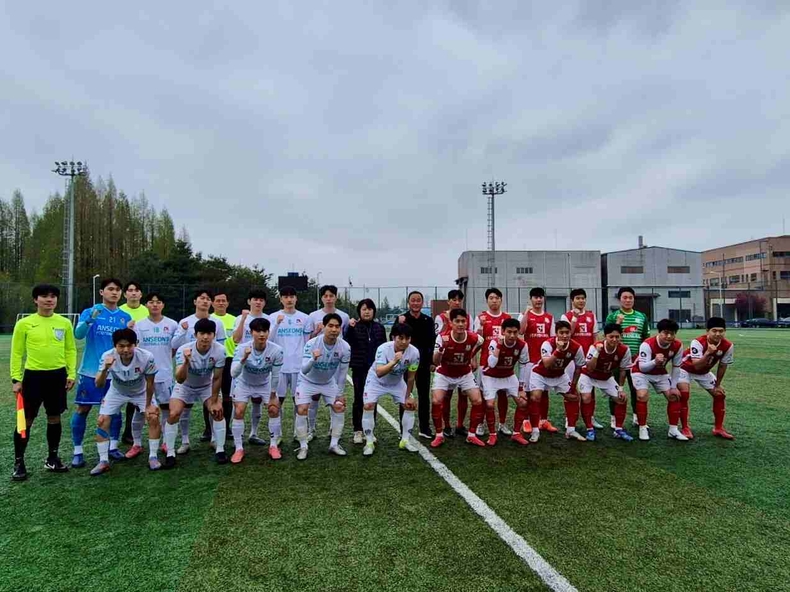 안성맞춤C구장(경기 안성시 대덕면 신두만곡로 262-49)에서 열린 2025 K5 경기도 리그 개막전에서 안성시민축구단이 시흥뉴월드FC를 상대로 4-0 완승을 거두며 리그 첫 출전부터 강렬한 인상을 남겼다..