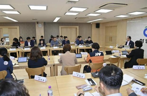 남시는 오는 5월3일 개최되는 ‘제103회 하남시 어린이날 대축제 – 꿈꾸고! 뛰놀고! 하남어린이 신나는 대모험’을 앞두고, 행사 전반에 대한 안전대책을 점검하는 안전관계자 회의를 개최했다.