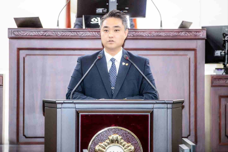긴상균 의원이 발언하고 있다.