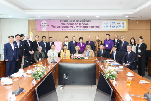이천시가 주최한 '제39회 이천도자기축제'가 단순한 지역 행사를 넘어 세계 각국과의 문화 교류를 심화하는 국제축제로 거듭나고 있다.