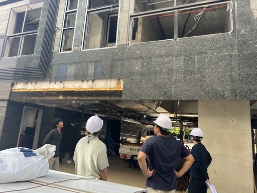 용인시는 여름철 집중호우 등으로 발생할 수 있는 안전사고를 예방하기 위해 관내 대형 건축 현장 67곳을 대상으로 안전 점검을 한다.