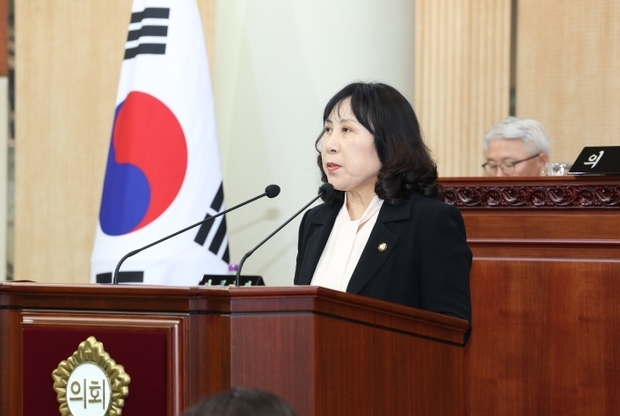 고양특례시의회는 제294회 임시회 제1차 본회의에서 20명의 의원이 경제, 문화, 복지, 환경 등 다양한 분야에 걸쳐 고양 시민들의 삶의 질 향상과 지역 발전을 위한 의정활동을 활발히 전개했다.