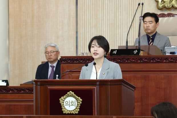 정민경 고양특례시의회 의원(더불어민주당)은 최근 열린 제294회 임시회 본회의 5분 자유발언을 통해 고양시의 행정광고 집행계획 중 과도하고 비상식적인 언론 광고 배제 기준을 강하게 비판했다.