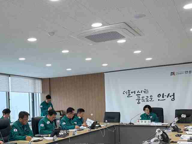 안성시는 최근 서울 강동구와 경기 광명시에서 발생한 대규모 지반침하(싱크홀) 사고와 관련해 지하 정밀 탐사와 노후 상·하수도 점검을 확대하는 등 지반침하 예방 활동을 전면 강화한다.
