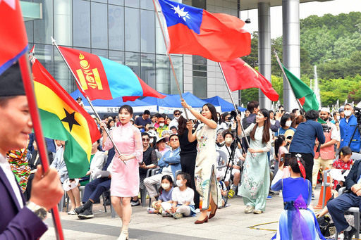 성남시가 오는 11일 오전 시청 광장에서 ‘제14회 지구촌 어울림 축제’를 개최한다