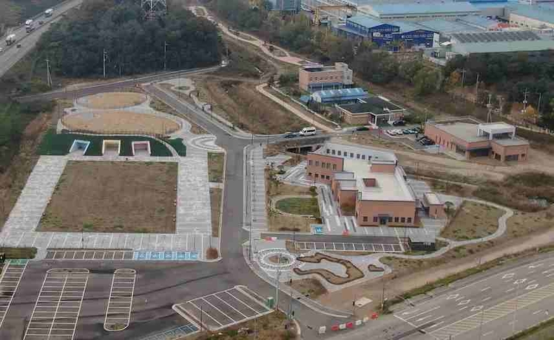 반려마루 화성 개관 1주년, 반려동물 입양·교육·휴식공간 다 잡았다. 경기 서부권 대표 반려동물 문화공간 자리매김했다.