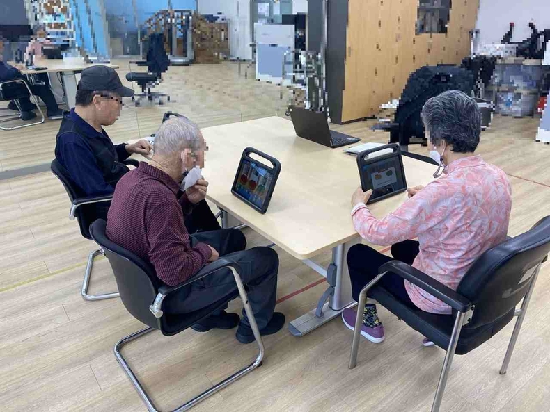 평택시 안중보건지소는 지역 사회 중심 재활사업의 하나로 장애인 인지기능 강화와 일상생활 능력 향상을 위한 뇌 병변 어르신 대상 ‘인지·감각 통합 뇌 성장 운동 교실’을 매주 수요일 10시(8회기) 운영하고 있다.