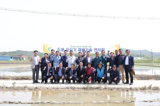 여주시가 벼 재배 농가의 생산비 절감과 친환경 농업 확대를 위한 드문 모심기 기술 보급에 본격 나섰다.