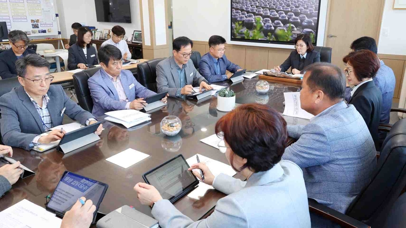안성시가 오는 6월3일 실시되는 제21대 대통령 선거를 앞두고, 공정하고 투명한 선거 분위기 조성과 시민의 적극적인 투표 참여를 유도하기 위해 시장 주재로 간부 공무원들과 함께 공정선거 추진 대책 회의를 개최했다.