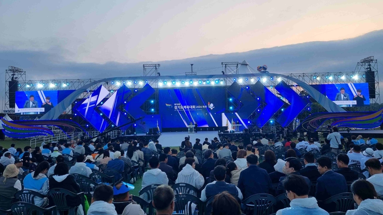 제71회 경기도체육대회가 15일 자라섬 중도에서 개회식을 시작으로 17일까지 3일간 열린다.