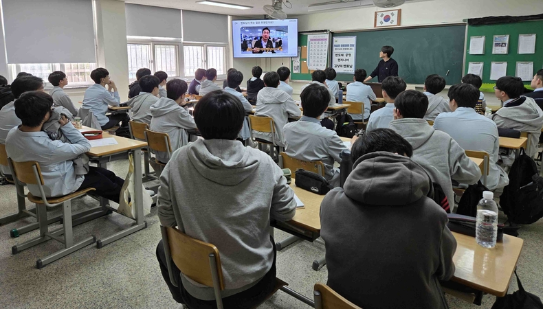 평택시가 청소년의 진로 탐색 역량 강화를 위한 ‘직업인 멘토와의 만남’ 프로그램을 운영한다.