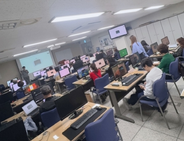 이천시가 정보취약계층을 포함한 전 시민의 디지털 역량 강화를 위해 5월부터 ‘디지털 배움터(디지털 역량 강화 교육 사업)’를 본격 운영하고 있다.